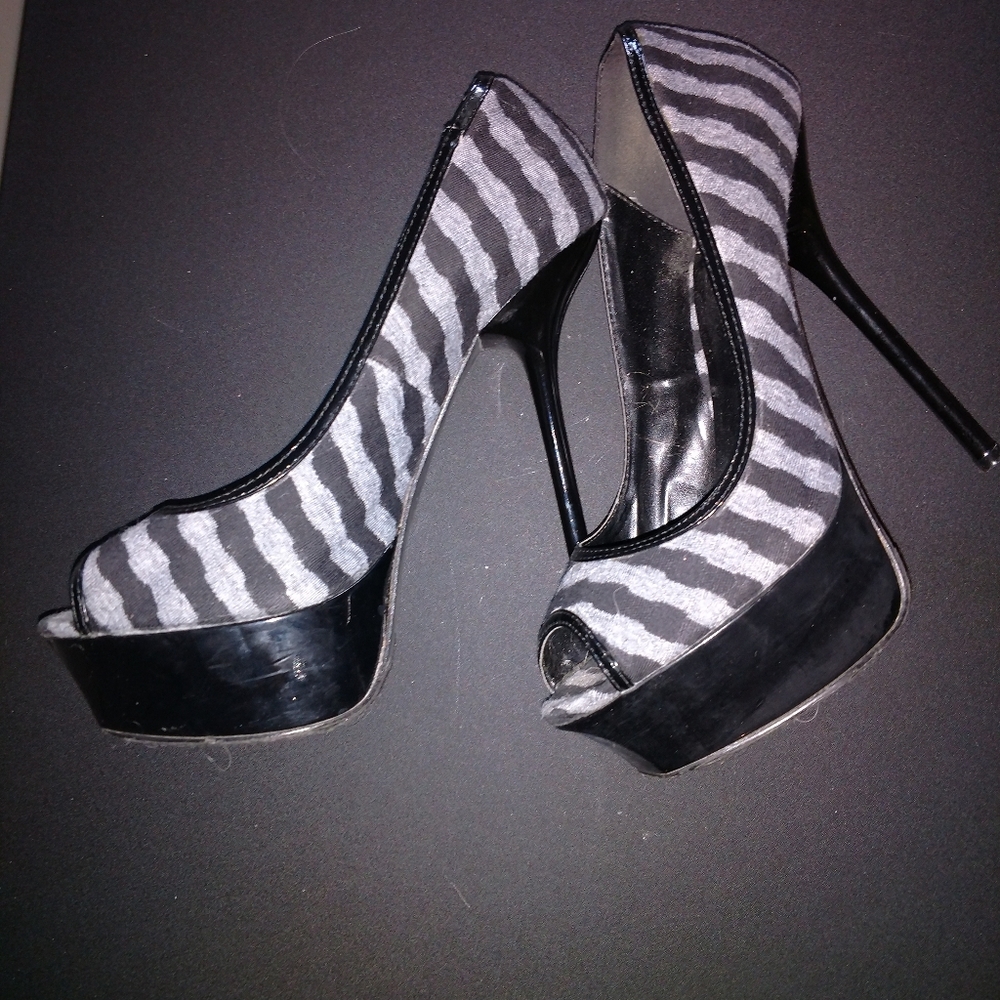 Zebra Black Patent Stacked Stilettos Sz 8